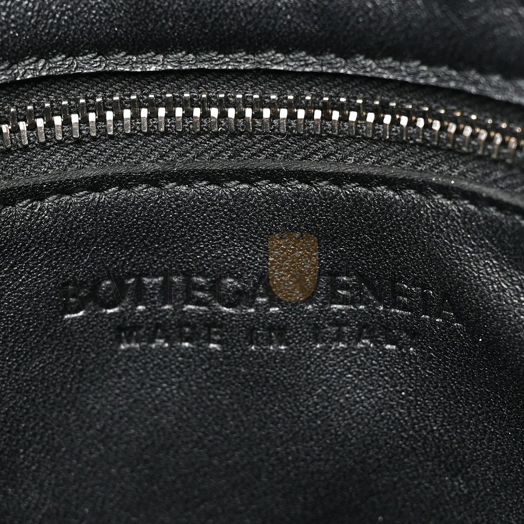 bo*te*ga Ve*ne*ta lambskin maxi intrecciato cassette messenger black (27*23*5cm)