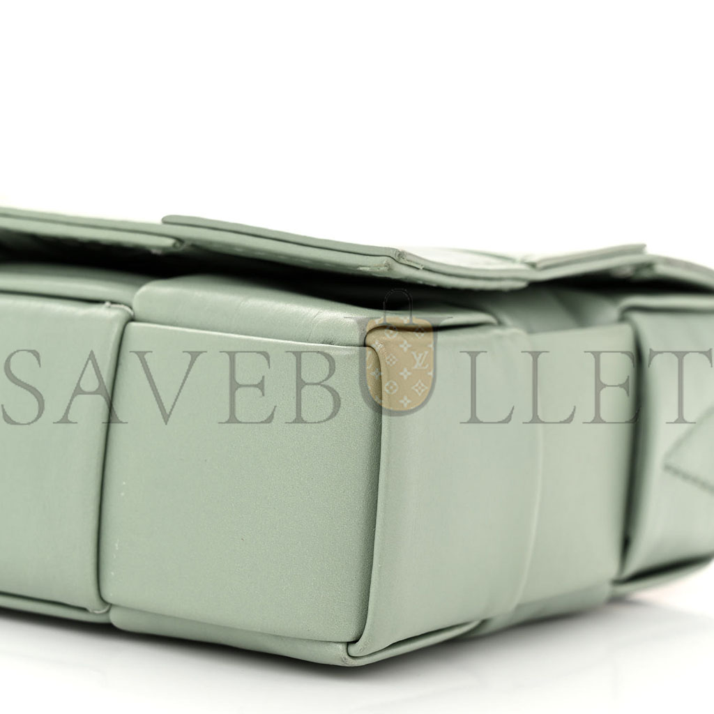 bo*te*ga Ve*ne*ta paper calfskin maxi intreccio cassette crossbody bag sage (19*12*4cm)