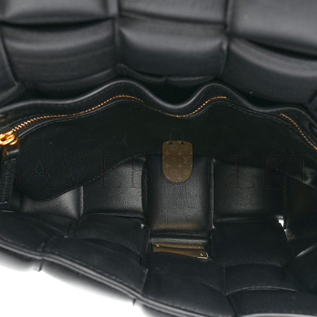 bo*te*ga Ve*ne*ta nappa maxi intrecciato padded cassette crossbody bag black (26*18*8cm)