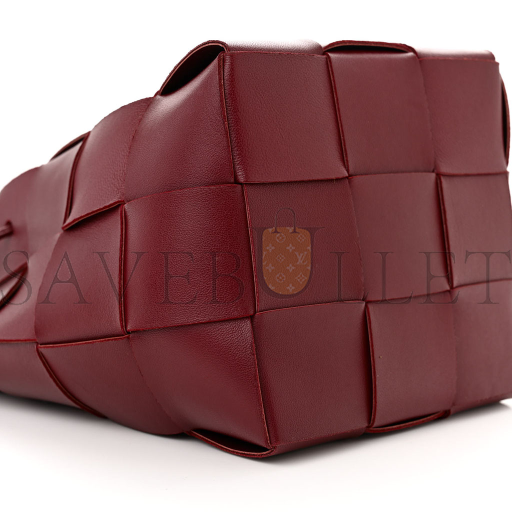 bo*te*ga Ve*ne*ta nappa maxi intrecciato small cassette bucket bag bordeaux (18*14*13cm)