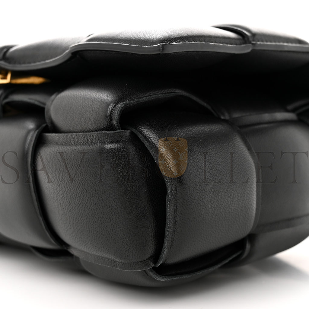 bo*te*ga Ve*ne*ta nappa maxi intrecciato padded cassette crossbody bag black (26*18*8cm)
