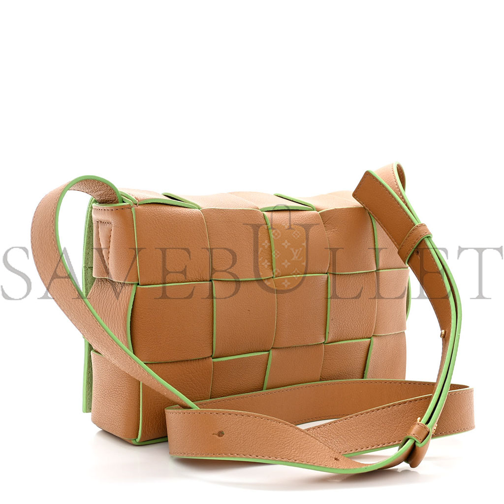 bo*te*ga Ve*ne*ta grained calfskin maxi intrecciato cassette crossbody bag caramel pistachio (23*15*5.5cm)