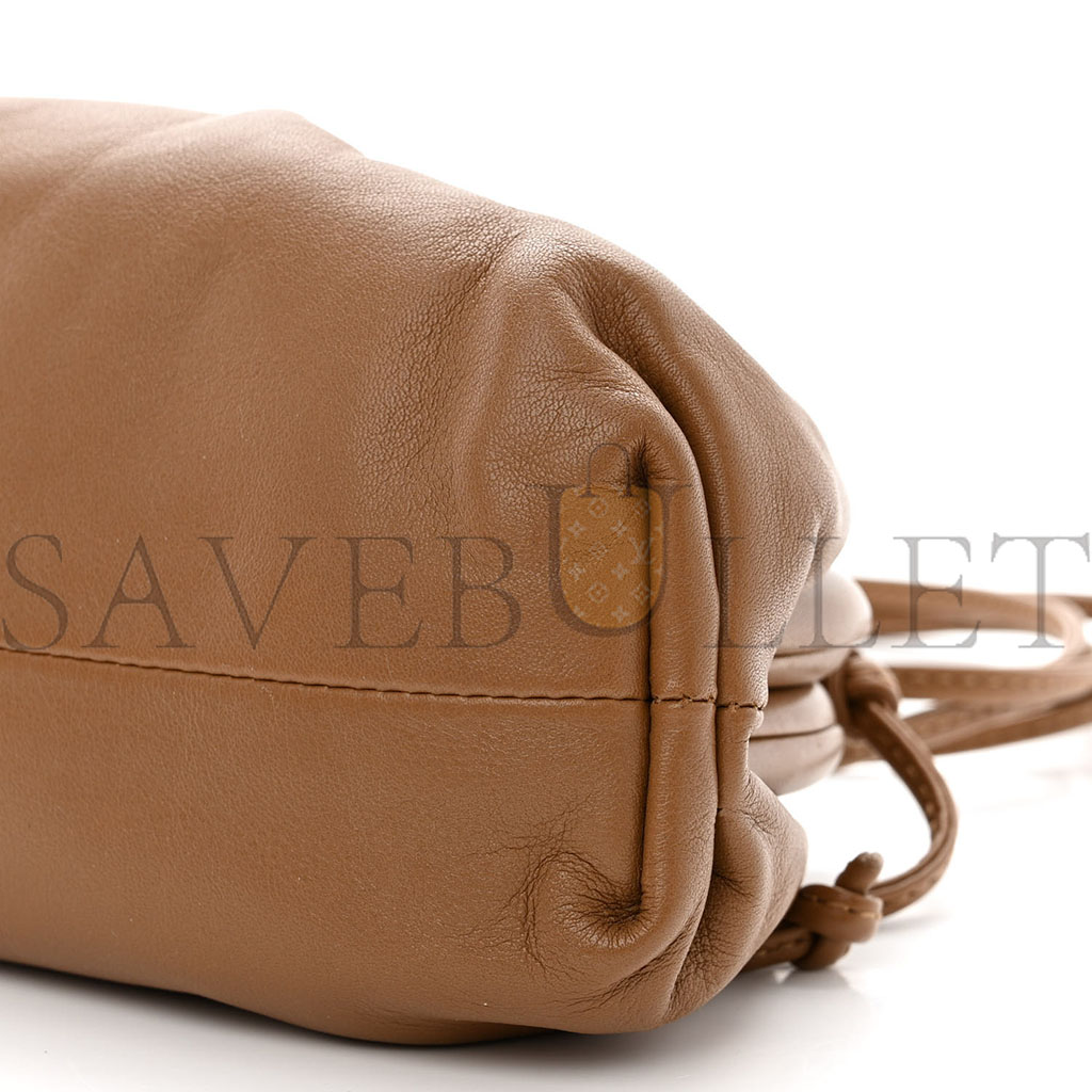 bo*te*ga Ve*ne*ta butter calfskin the mini pouch cammello (22*13*6cm)