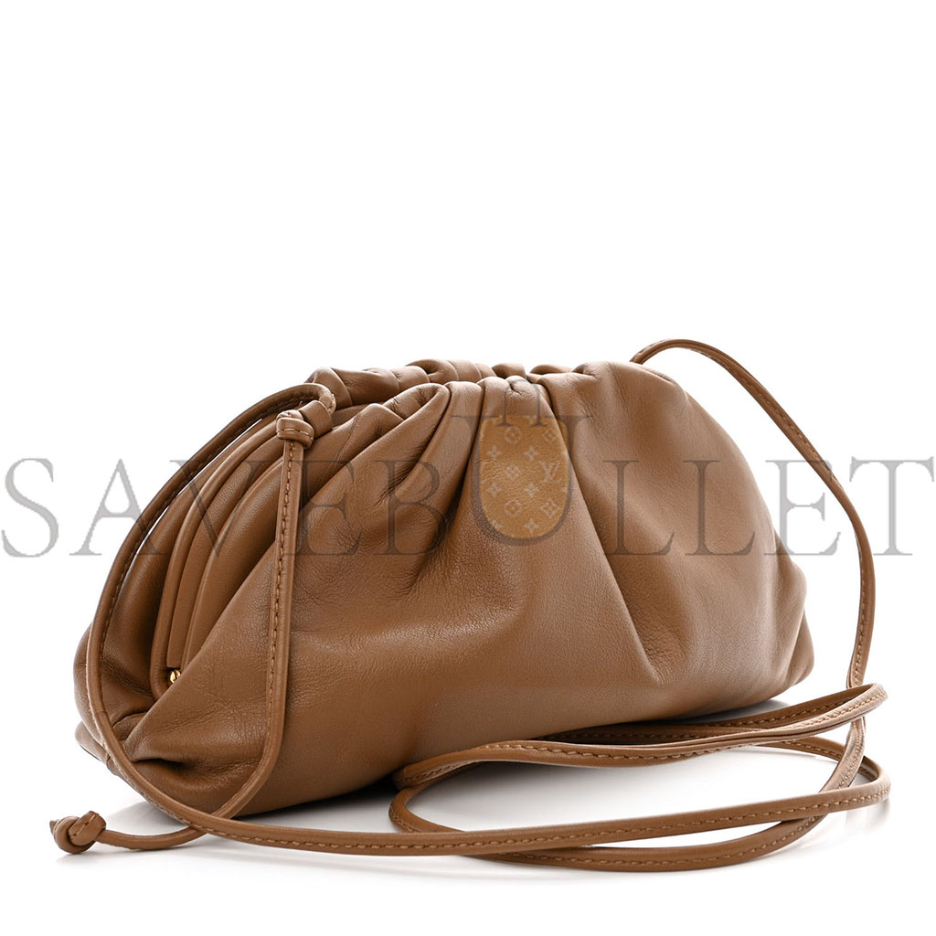 bo*te*ga Ve*ne*ta butter calfskin the mini pouch cammello (22*13*6cm)