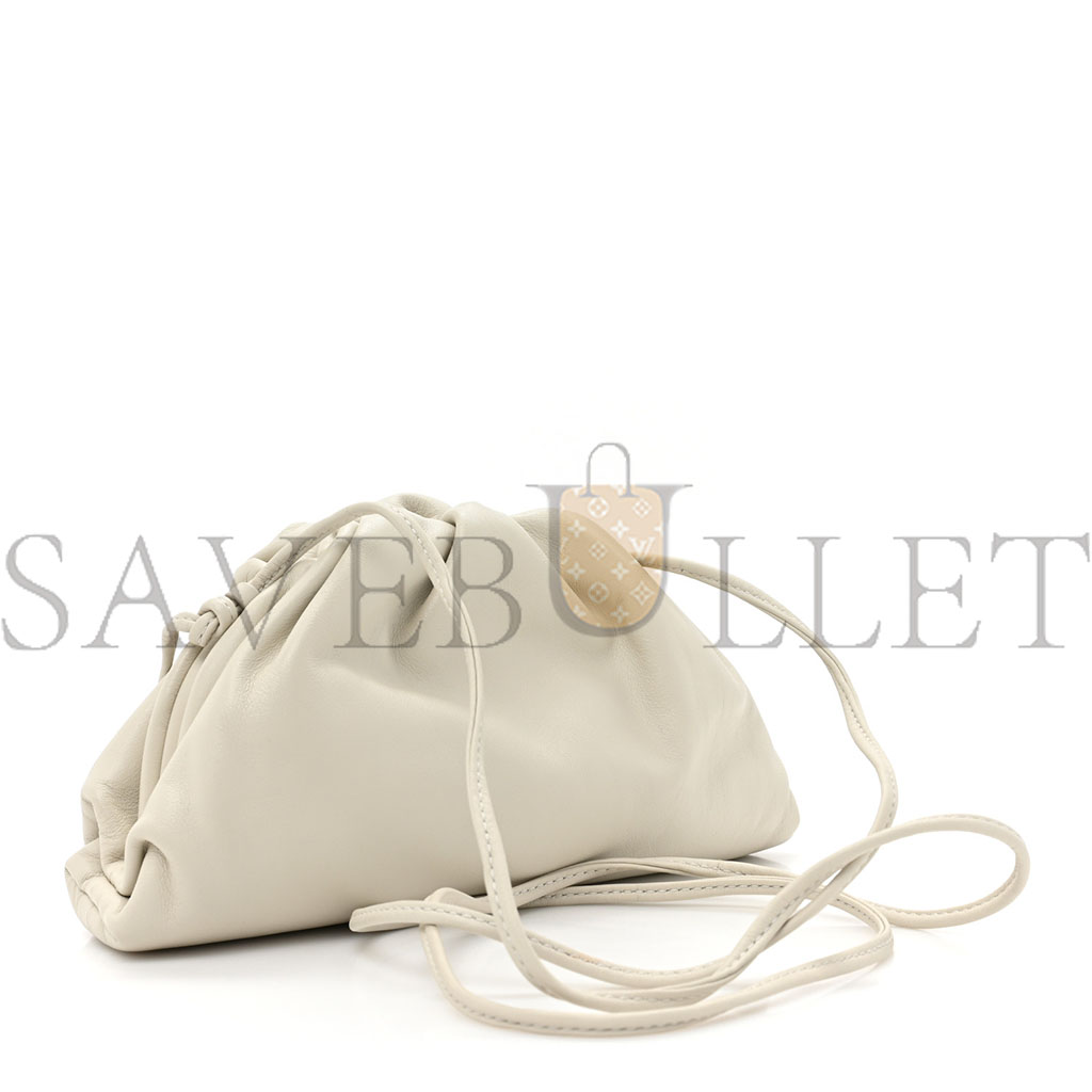 bo*te*ga Ve*ne*ta butter calfskin the mini pouch chalk (21*11*5cm)
