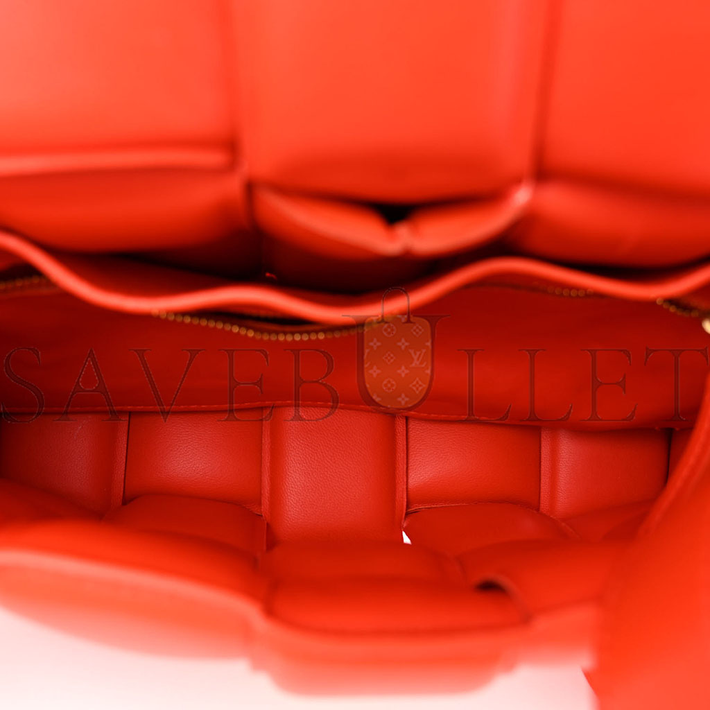 bo*te*ga Ve*ne*ta nappa maxi intreccio padded cassette crossbody bag sunburst (26*18*8cm)