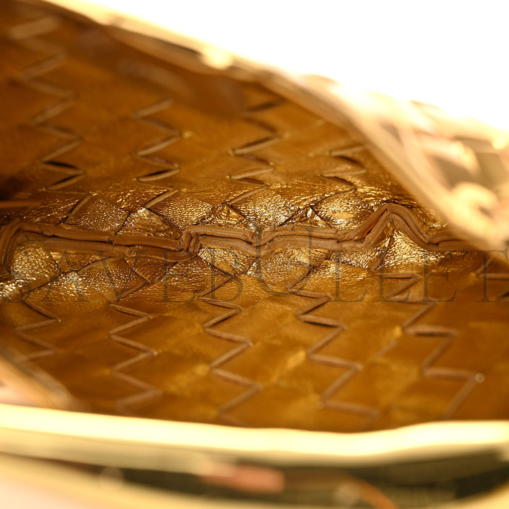 bo*te*ga Ve*ne*ta mirror laminated nappa intrecciato mini sardine bag gold (20*15*3cm)