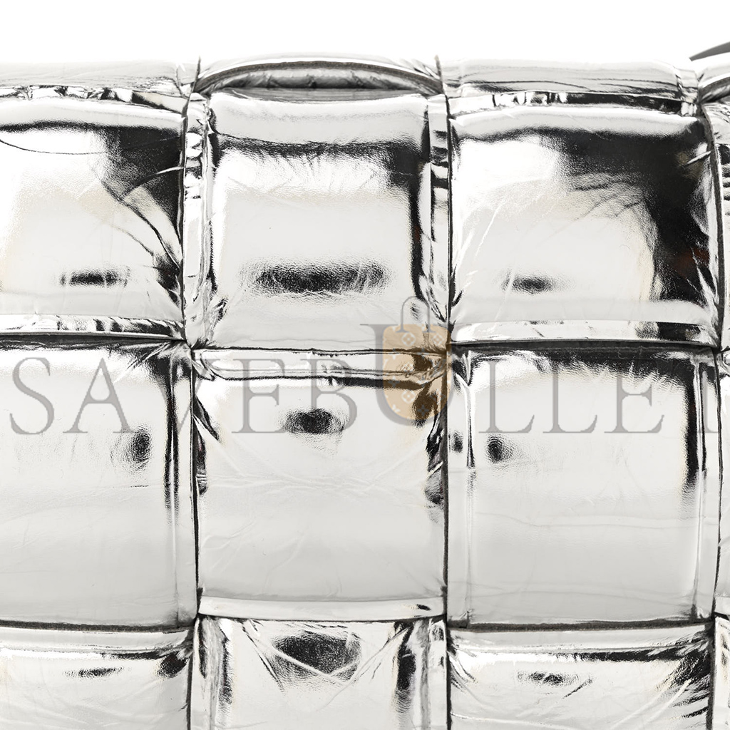 bo*te*ga Ve*ne*ta metallic lambskin padded cassette crossbody bag silver (26*18*8cm)