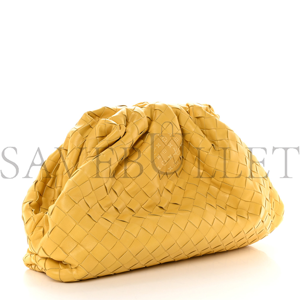 bo*te*ga Ve*ne*ta nappa maxi intrecciato the pouch oversized clutch corn (38*21*8cm)