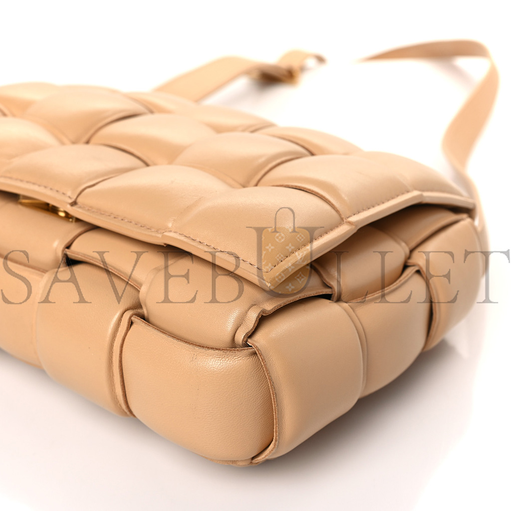 bo*te*ga Ve*ne*ta nappa maxi intrecciato padded cassette crossbody bag almond (26*18*8cm)