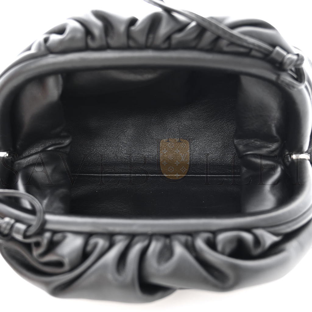 bo*te*ga Ve*ne*ta butter calfskin the mini pouch black (22*12*5cm)