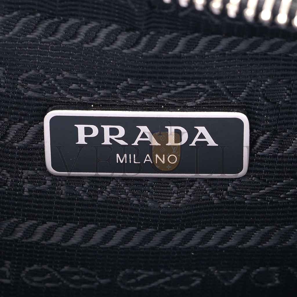 Pra*a nylon re-edition 2005 shoulder bag black (22*18*6cm)
