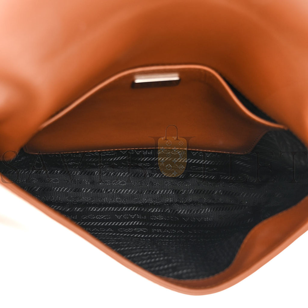 Pra*a spazzolato cleo flap shoulder bag tobacco (24*21*6cm)