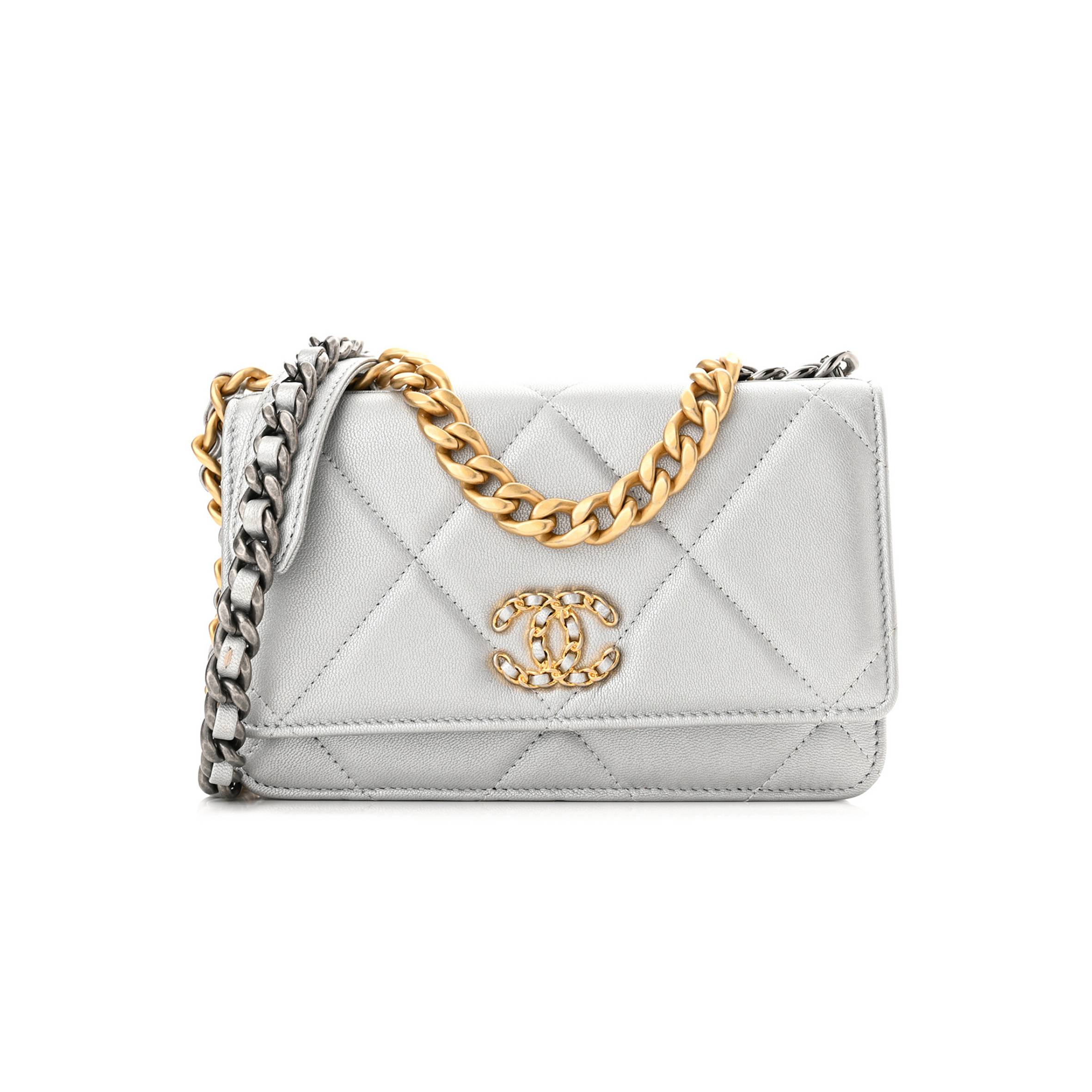 Ch*el metallic lambskin quilted Ch*el 19 wallet on chain woc silver (19*11*3cm)
