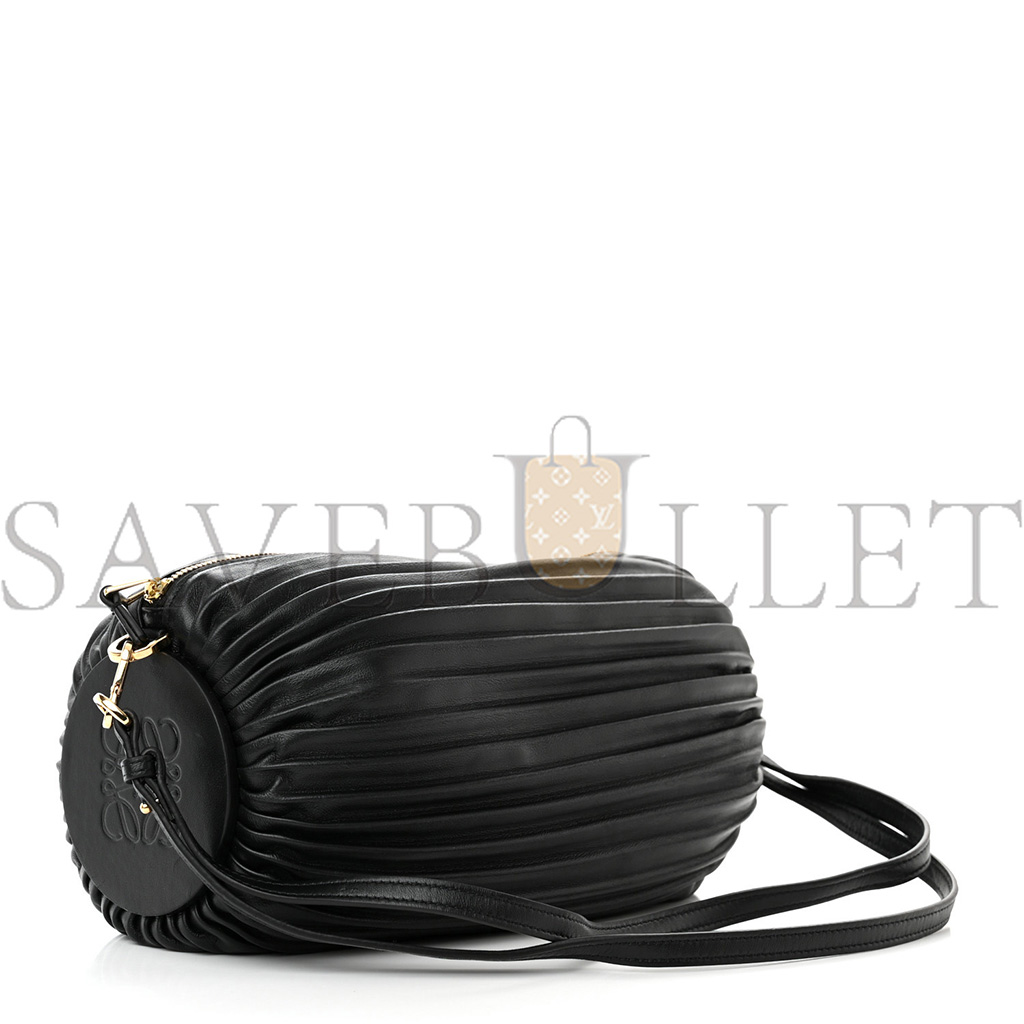 l*ew* lambskin pleated bracelet pouch shoulder bag black (25*9*9cm)