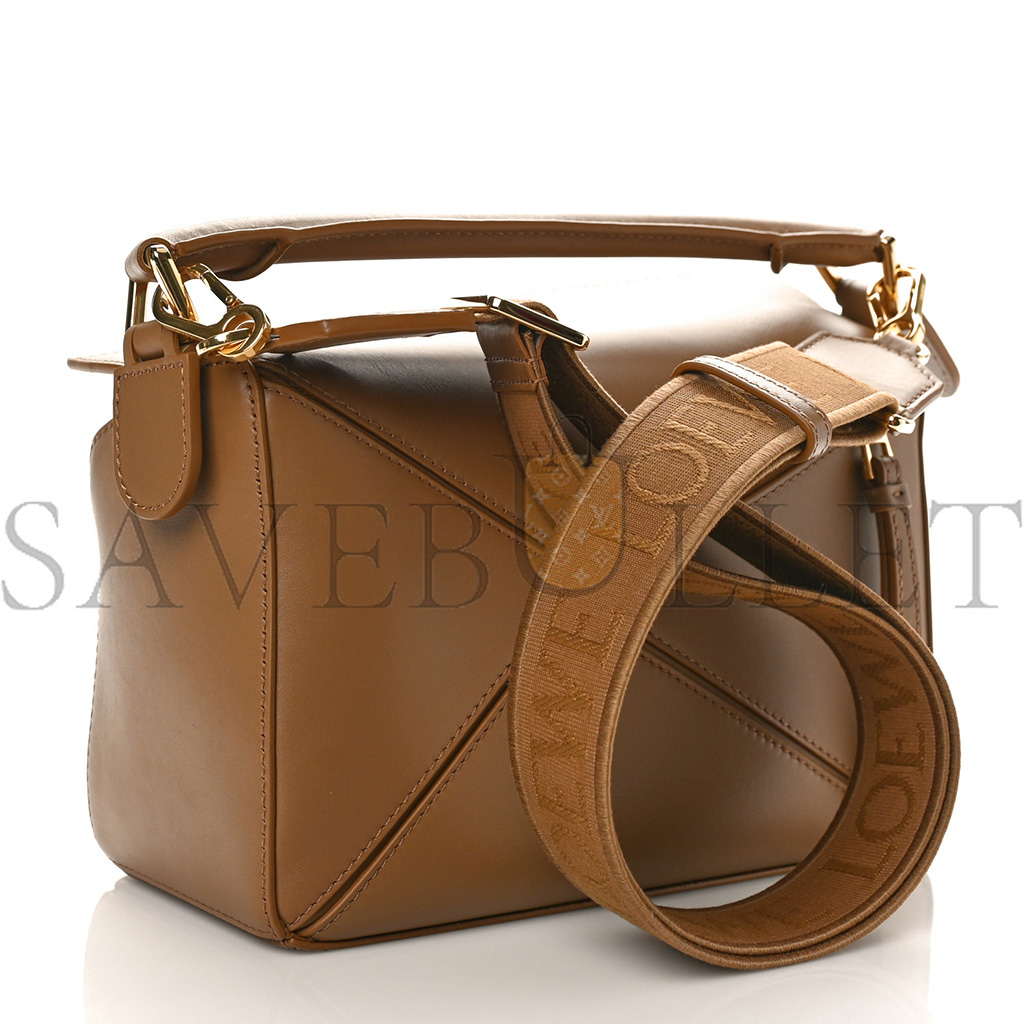 l*ew* satin calfskin monoCh*0me small puzzle edge bag pale oak (24*16.5*10.5cm)