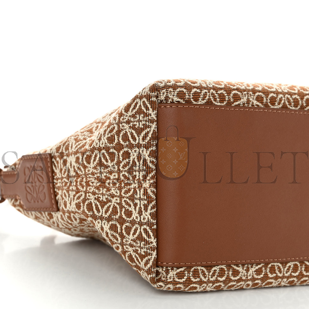 l*ew* jacquard anagram calfskin small cubi bag tan pecan (20*18*13cm)