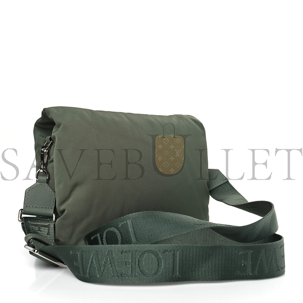 l*ew* nylon medium goya puffer bag vintage khaki (23*18*9cm)