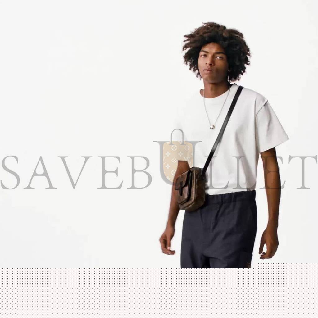 l**is V*t*n christopher wearable wallet m69404 (15*17*8cm)