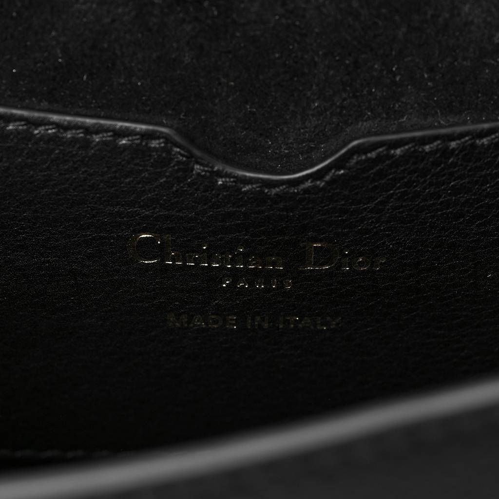 D*or grained calfskin medium whipstitched bobby bag black (21*18*5.7cm)